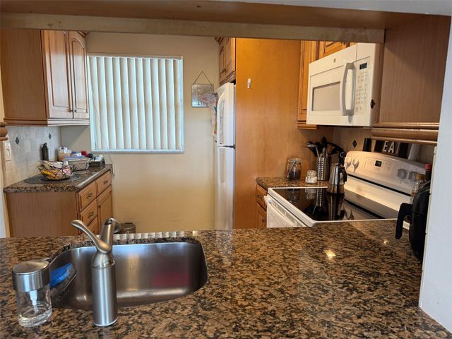 9230 Lagoon Place N 408, Davie, FL 33324