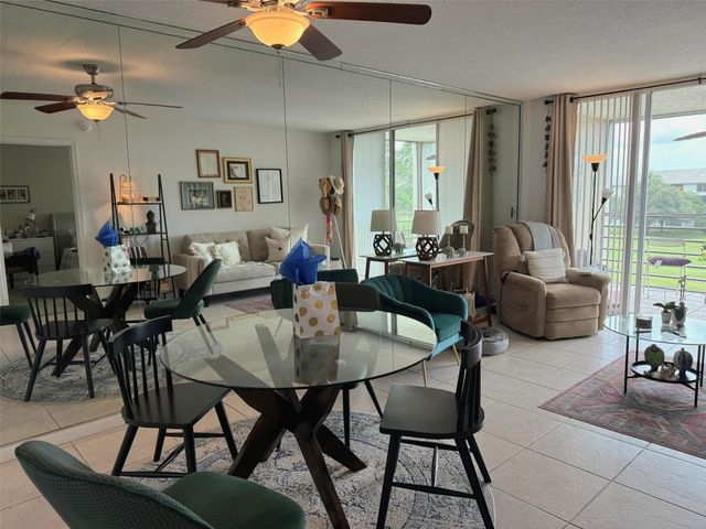 9230 Lagoon Place N 408, Davie, FL 33324