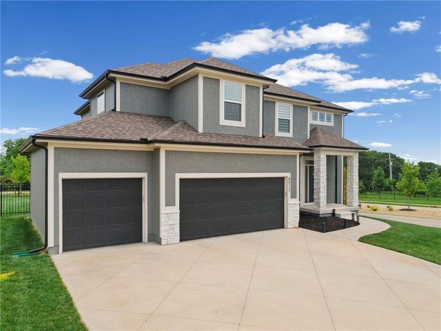 8923 N Poplar Avenue, Kansas City, MO 64156