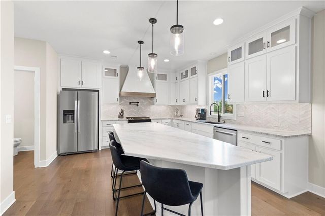 8923 N Poplar Avenue, Kansas City, MO 64156