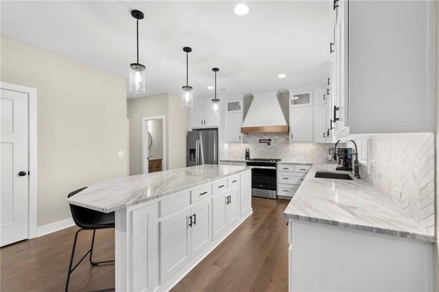 8923 N Poplar Avenue, Kansas City, MO 64156