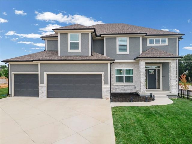 8923 N Poplar Avenue, Kansas City, MO 64156