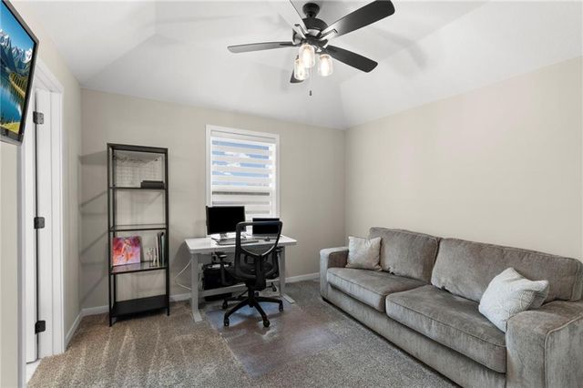 8923 N Poplar Avenue, Kansas City, MO 64156