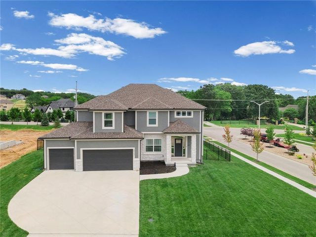 8923 N Poplar Avenue, Kansas City, MO 64156