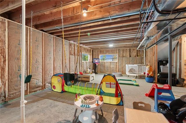 8923 N Poplar Avenue, Kansas City, MO 64156