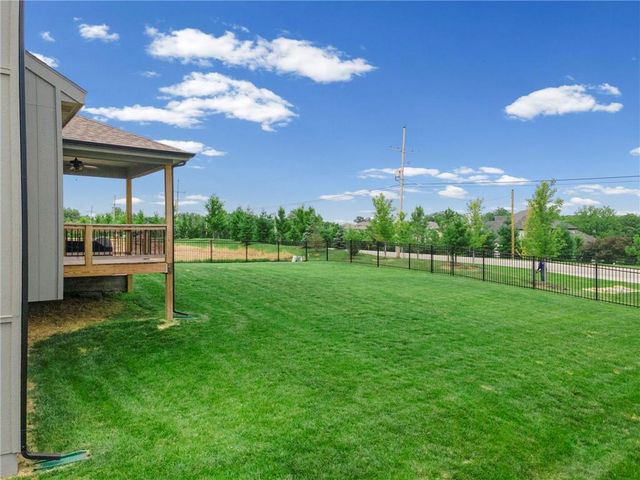 8923 N Poplar Avenue, Kansas City, MO 64156
