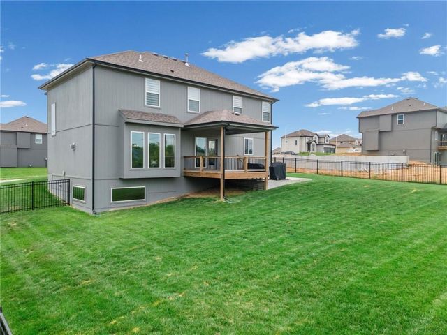 8923 N Poplar Avenue, Kansas City, MO 64156