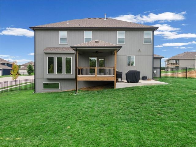 8923 N Poplar Avenue, Kansas City, MO 64156