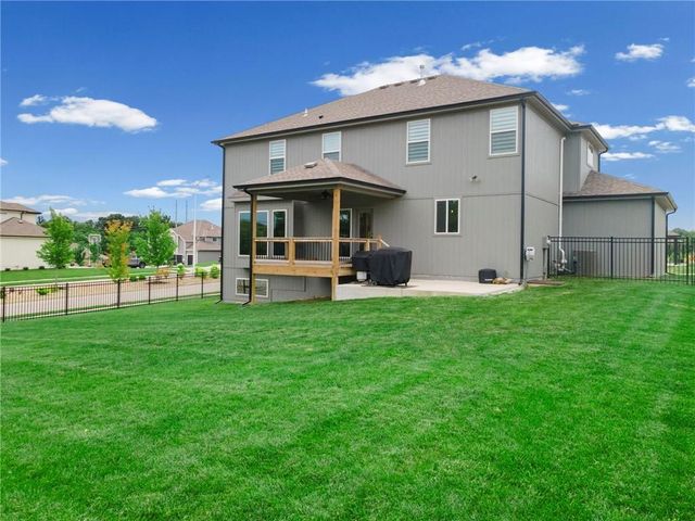 8923 N Poplar Avenue, Kansas City, MO 64156