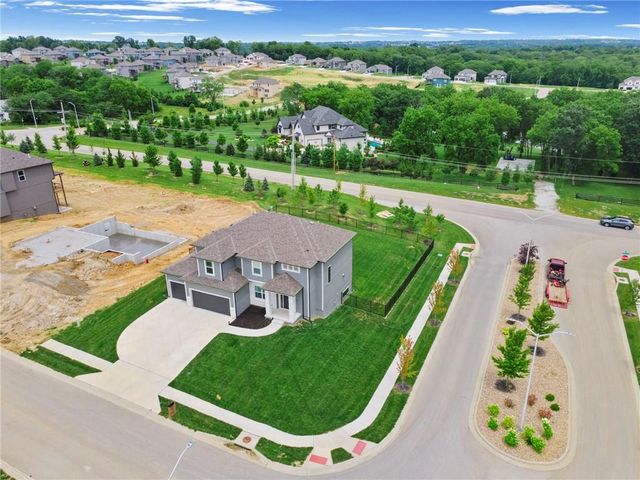 8923 N Poplar Avenue, Kansas City, MO 64156
