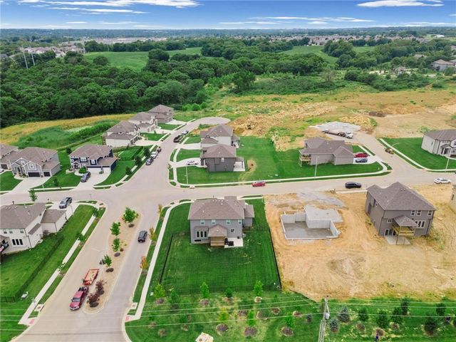 8923 N Poplar Avenue, Kansas City, MO 64156