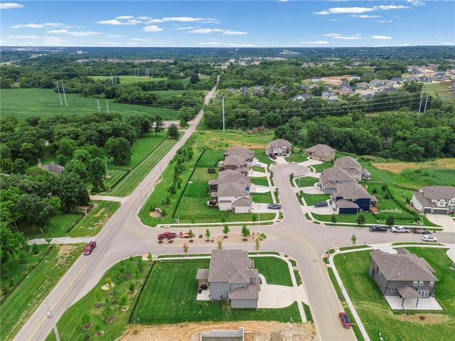 8923 N Poplar Avenue, Kansas City, MO 64156