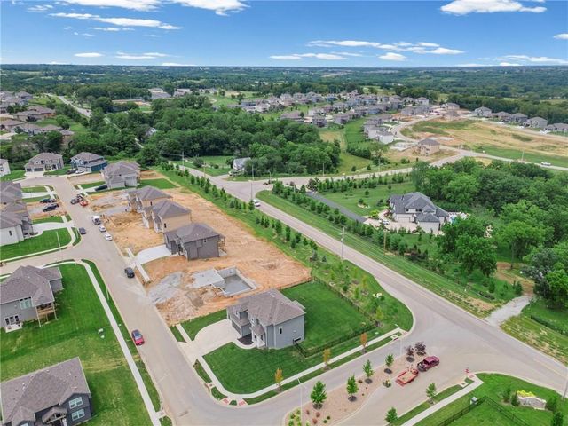 8923 N Poplar Avenue, Kansas City, MO 64156