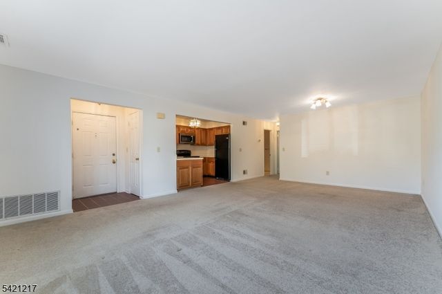 65 Westchester Ter, Clinton Twp., NJ 08801