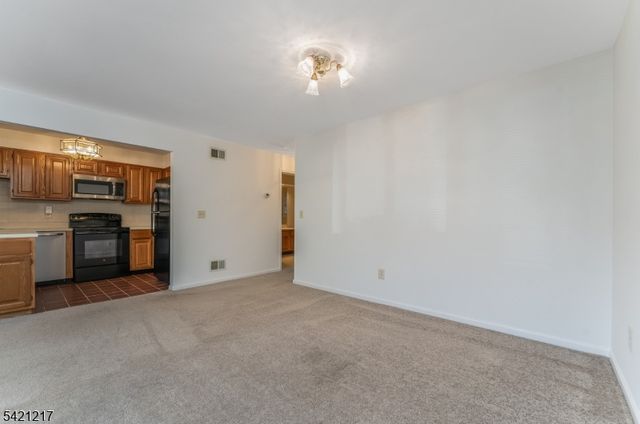 65 Westchester Ter, Clinton Twp., NJ 08801