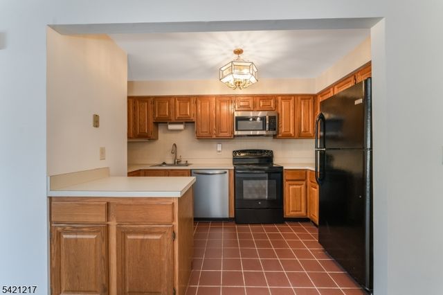 65 Westchester Ter, Clinton Twp., NJ 08801