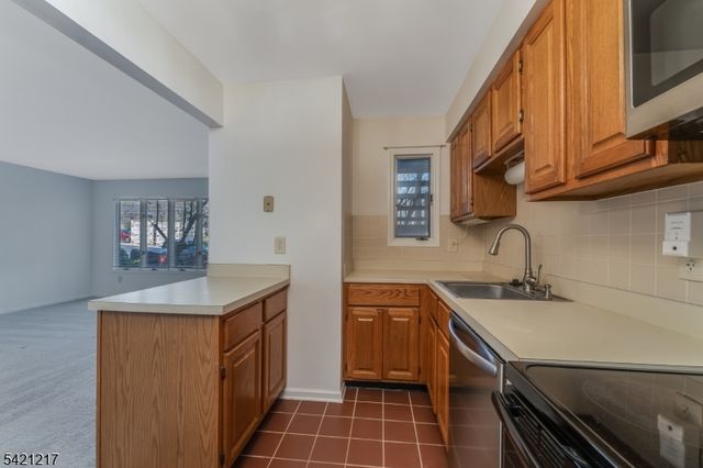 65 Westchester Ter, Clinton Twp., NJ 08801