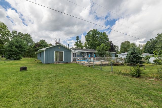 55081 Buckhorn Road, Three Rivers, MI 49093