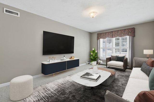 18 Winterberry Ln 18, Hanover, MA 02339