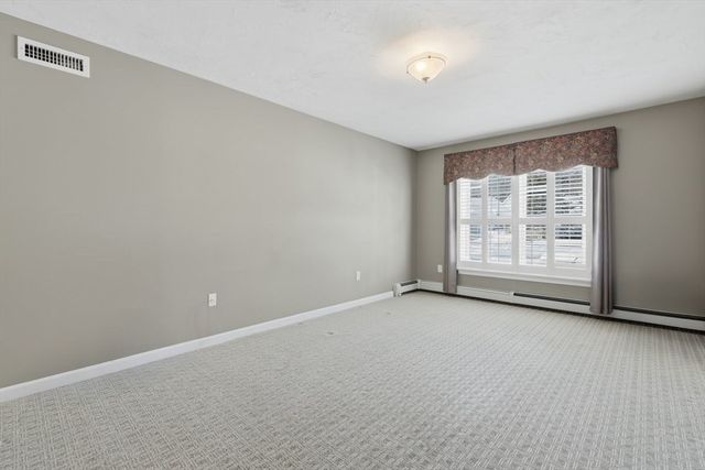 18 Winterberry Ln 18, Hanover, MA 02339