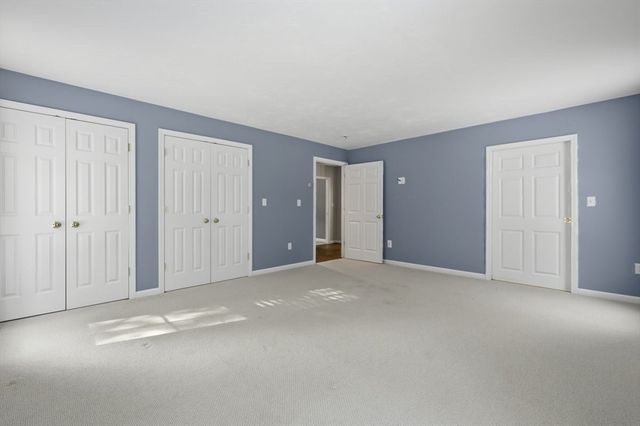 18 Winterberry Ln 18, Hanover, MA 02339
