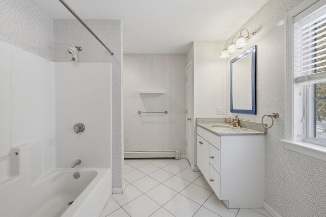 18 Winterberry Ln 18, Hanover, MA 02339