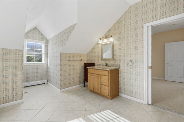 18 Winterberry Ln 18, Hanover, MA 02339