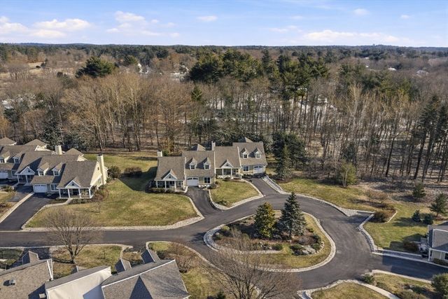 18 Winterberry Ln 18, Hanover, MA 02339