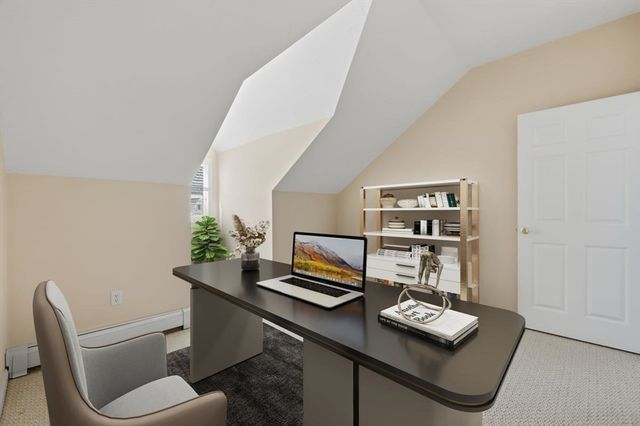 18 Winterberry Ln 18, Hanover, MA 02339