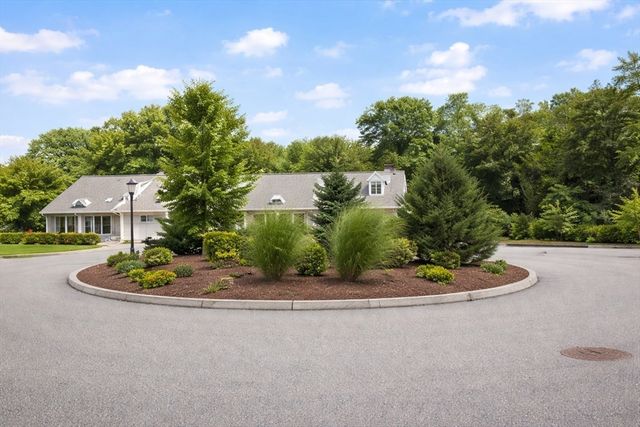 18 Winterberry Ln 18, Hanover, MA 02339