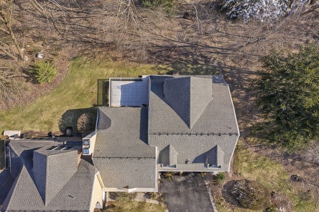 18 Winterberry Ln 18, Hanover, MA 02339