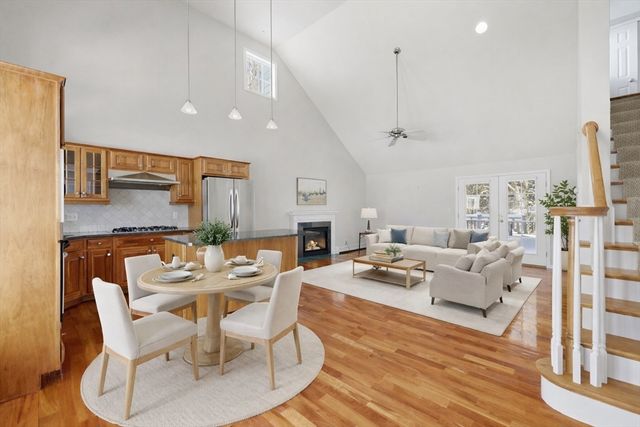 18 Winterberry Ln 18, Hanover, MA 02339