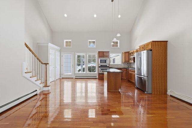 18 Winterberry Ln 18, Hanover, MA 02339