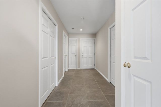 18 Winterberry Ln 18, Hanover, MA 02339