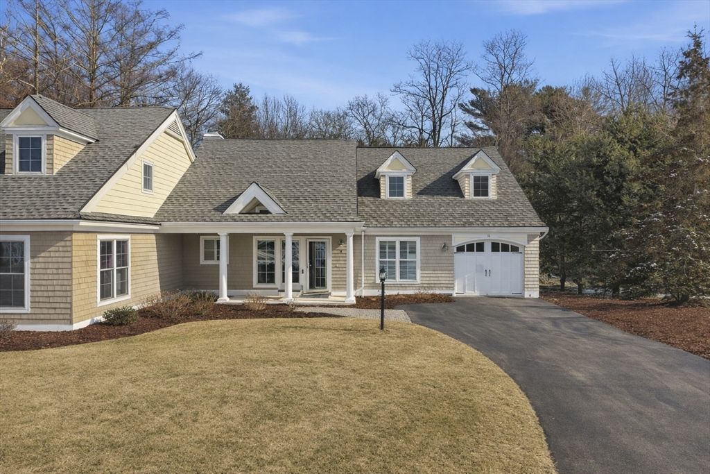 18 Winterberry Ln 18, Hanover, MA 02339
