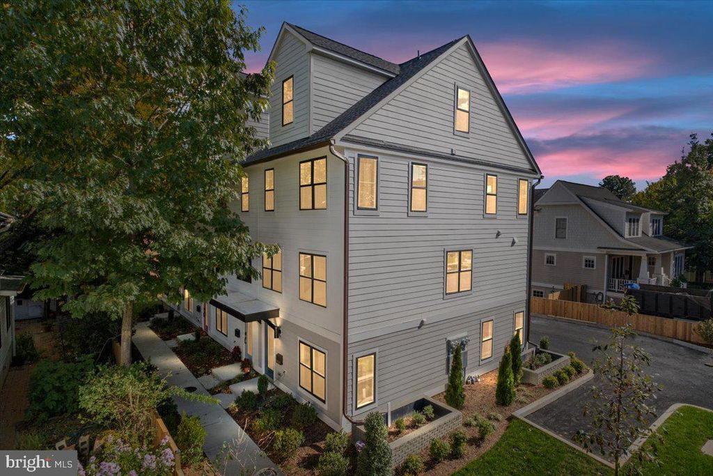 915 N IRVING ST, Arlington, VA 22201