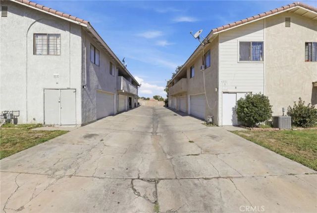 43731 8th Street East, Lancaster, CA 93535