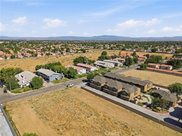43731 8th Street East, Lancaster, CA 93535