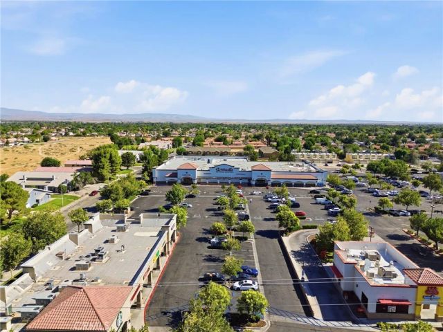 43731 8th Street East, Lancaster, CA 93535