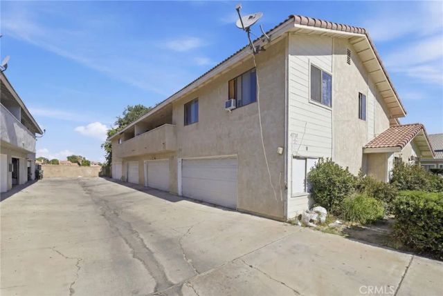 43731 8th Street East, Lancaster, CA 93535