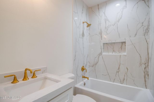 122 W Beach Boulevard, 6, Long Beach, MS 39560