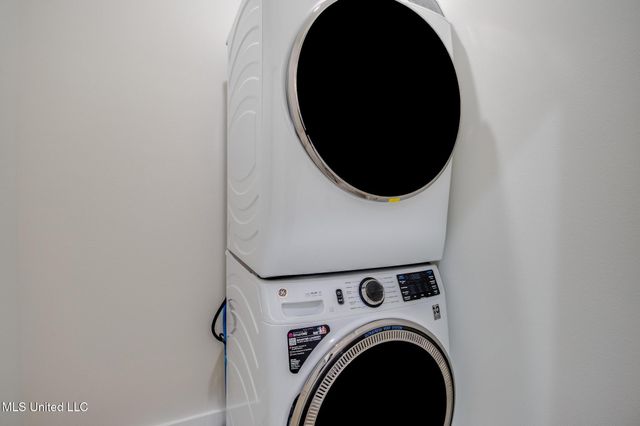 122 W Beach Boulevard, 6, Long Beach, MS 39560