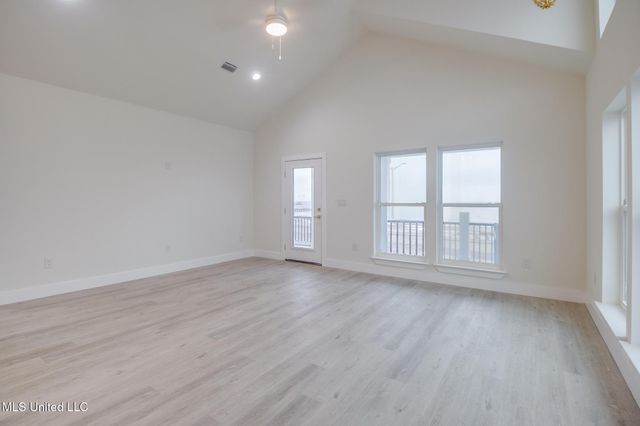 122 W Beach Boulevard, 6, Long Beach, MS 39560