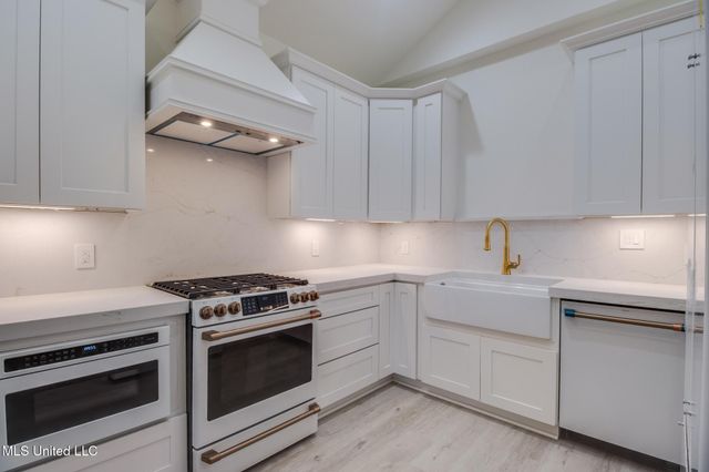 122 W Beach Boulevard, 6, Long Beach, MS 39560