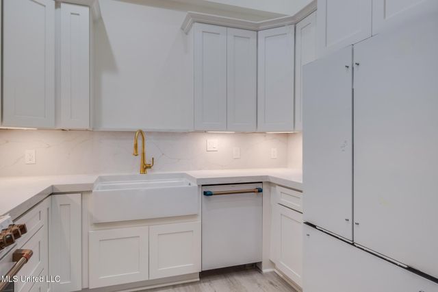 122 W Beach Boulevard, 6, Long Beach, MS 39560