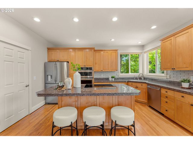 1915 Nw COLUMBINE Ln, Portland, OR 97229