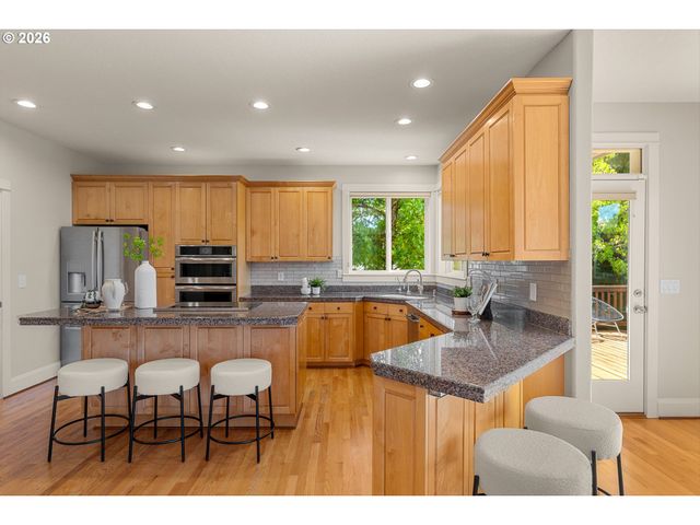 1915 Nw COLUMBINE Ln, Portland, OR 97229