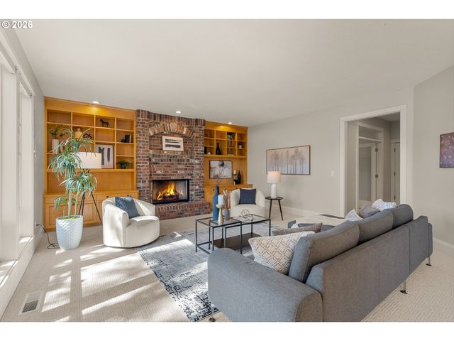 1915 Nw COLUMBINE Ln, Portland, OR 97229
