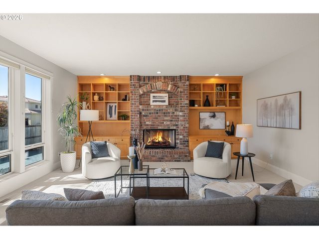 1915 Nw COLUMBINE Ln, Portland, OR 97229