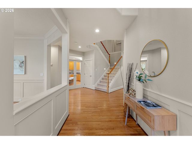 1915 Nw COLUMBINE Ln, Portland, OR 97229